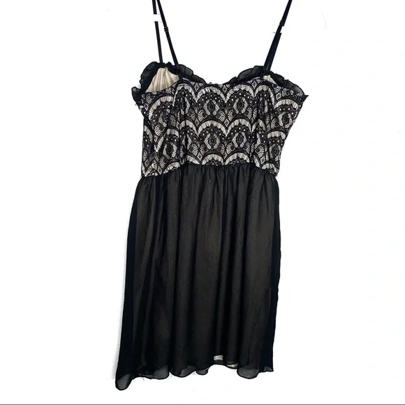 Miss Chievous | Lace | Party Dress - Picture 8 of 9